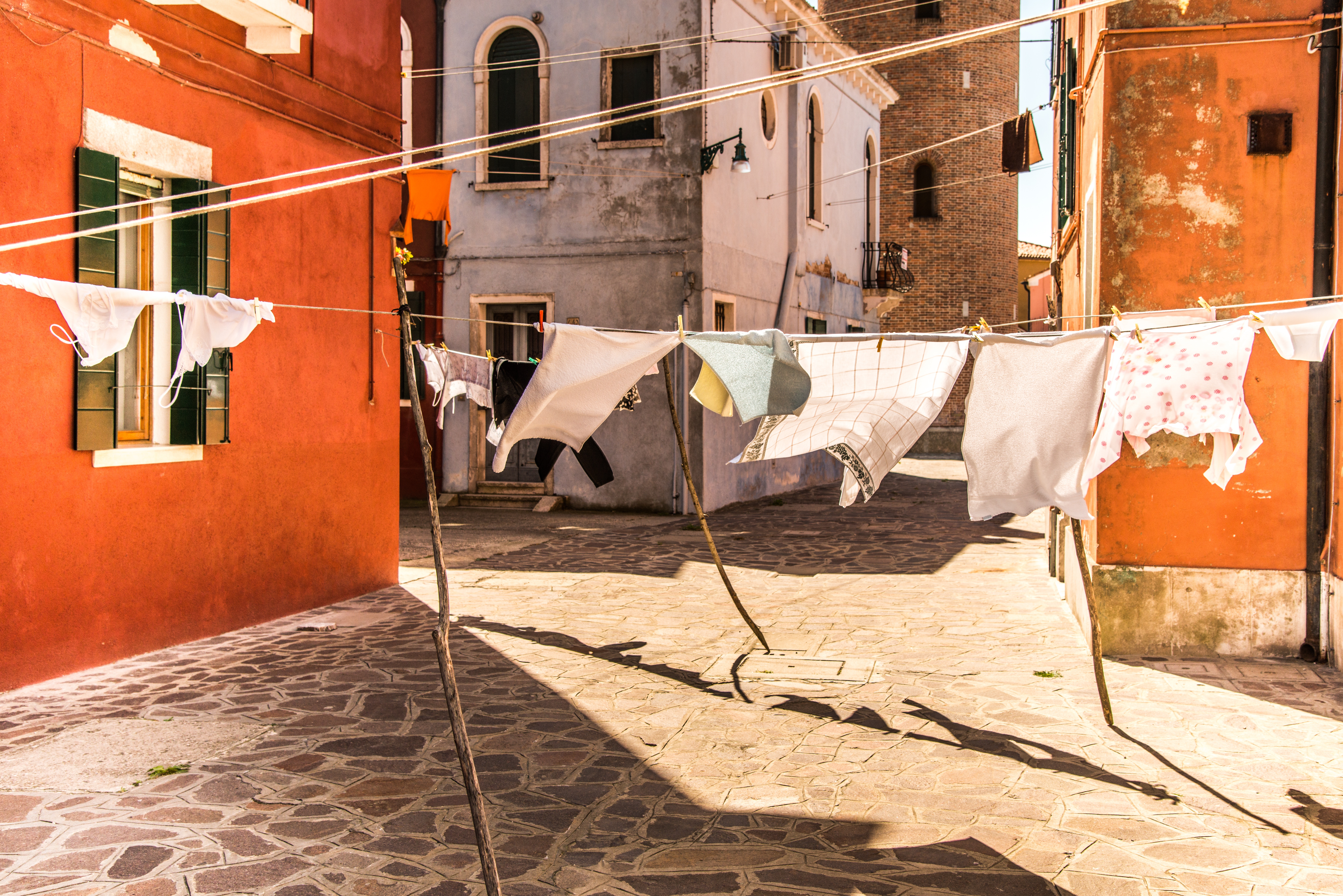 Laundry between colorful buildings